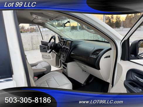 Used 2011 Dodge Grand Caravan Crew image 32