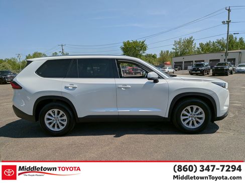 Certified 2024 Toyota Grand Highlander AWD image 2