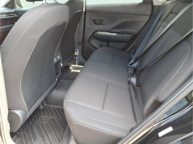 Used 2025 Hyundai Kona SEL AWD/4WD image 16