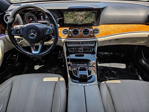 Used 2018 Mercedes-Benz E 400 4MATIC Sedan image 34