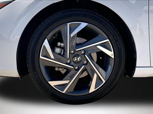Used 2024 Hyundai Elantra Limited FWD image 34