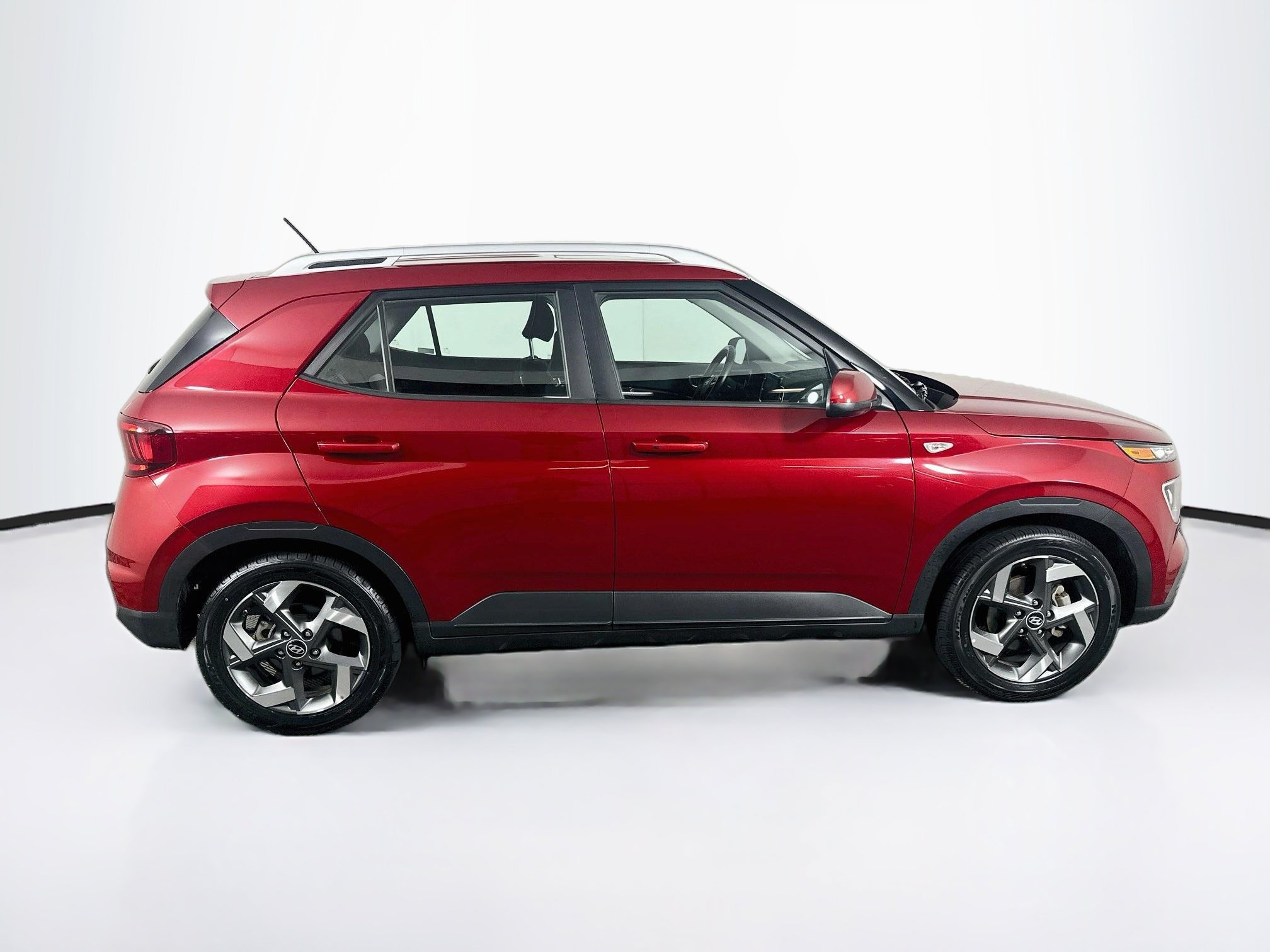 Used 2025 Hyundai Venue SEL FWD image 10