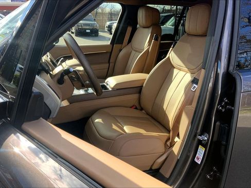 New 2026 Land Rover Range Rover SE image 9