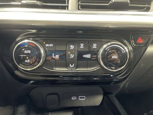 Used 2024 Chevrolet Trax LT FWD image 19