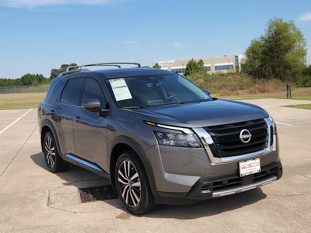 Used 2025 Nissan Pathfinder Platinum w/ Cargo Package FWD image 3