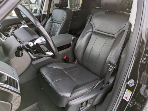 Used 2018 Land Rover Discovery HSE image 14