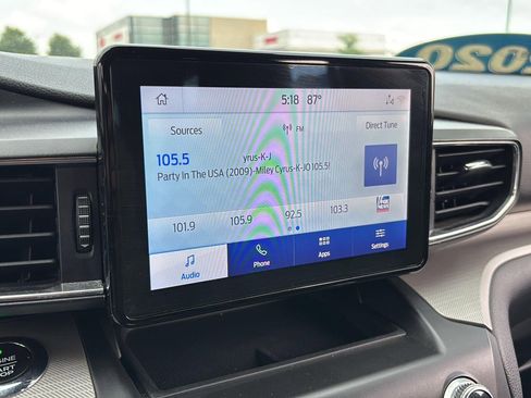 Used 2020 Ford Explorer XLT w/ Equipment Group 202A AWD/4WD image 14