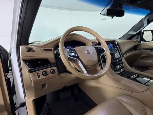 Used 2018 Cadillac Escalade Platinum AWD/4WD image 5