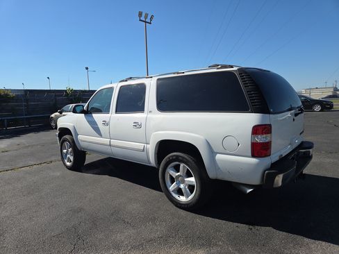 Used 2005 Chevrolet Suburban LT w/ Preferred Equipment Group RWD image 3