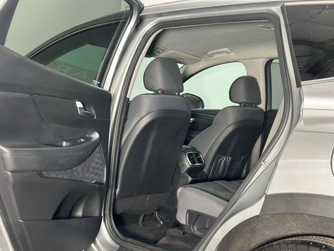 Used 2020 Hyundai Santa Fe SE image 12