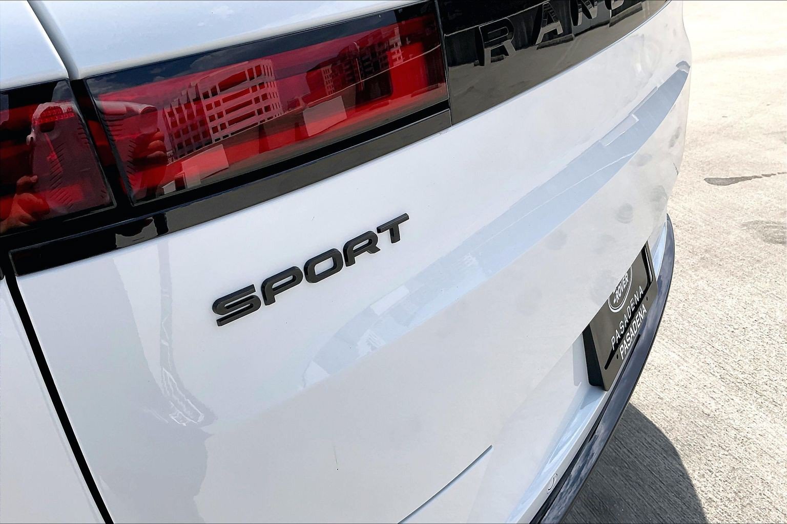 New 2026 Land Rover Range Rover Sport Dynamic SE AWD/4WD image 9