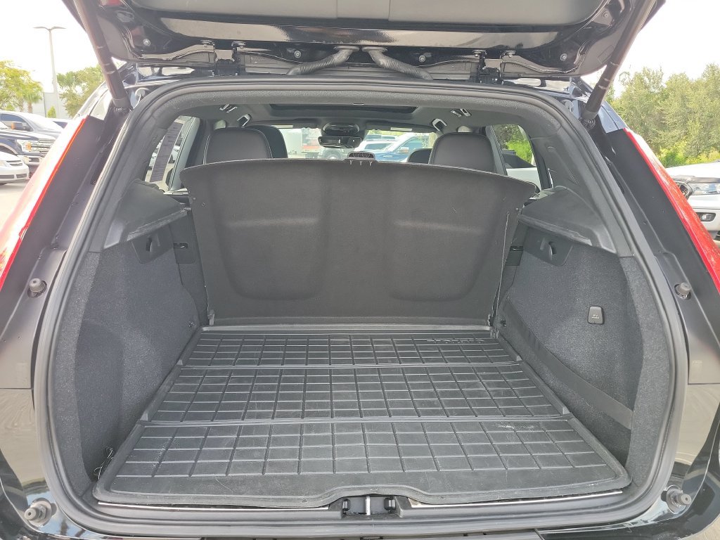 Used 2019 Volvo XC40 T5 R-Design AWD/4WD image 30