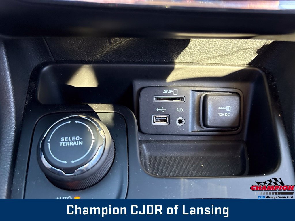 Used 2014 Jeep Cherokee Latitude w/ Cold Weather Group AWD/4WD image 28
