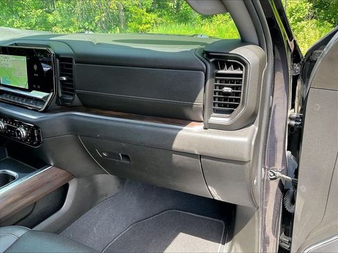Used 2022 GMC Sierra 1500 SLT w/ SLT Convenience Package AWD/4WD image 11