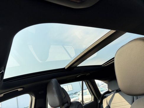 Used 2025 Mercedes-Benz GLC 43 AMG 4MATIC image 21