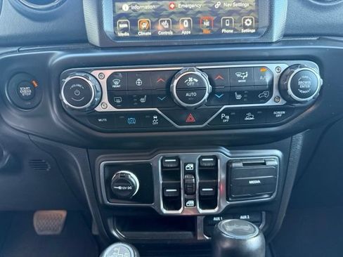 Used 2023 Jeep Wrangler Unlimited Sahara AWD/4WD image 43