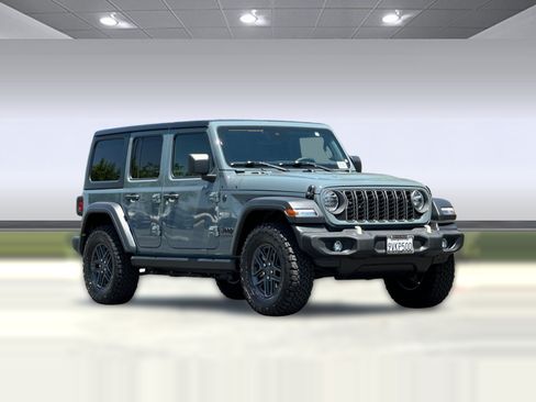 Used 2025 Jeep Wrangler Unlimited Sport AWD/4WD image 6