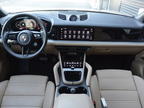 Certified 2025 Porsche Cayenne E-Hybrid Coupe AWD/4WD image 4