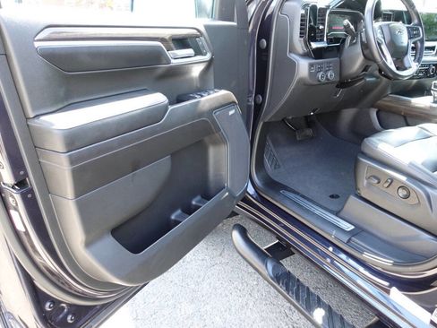 Used 2022 Chevrolet Silverado 1500 LT Trail Boss w/ LT Trail Boss Premium Package AWD/4WD image 19