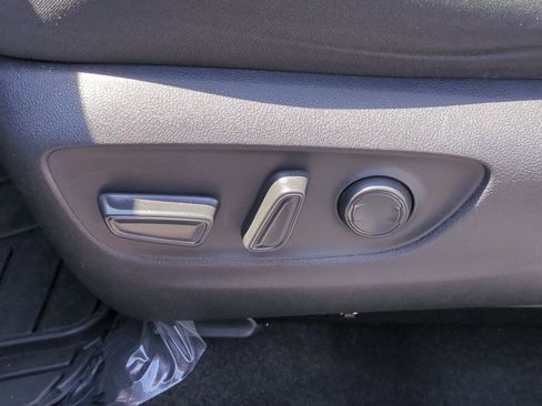Used 2025 Toyota RAV4 XLE AWD/4WD image 17