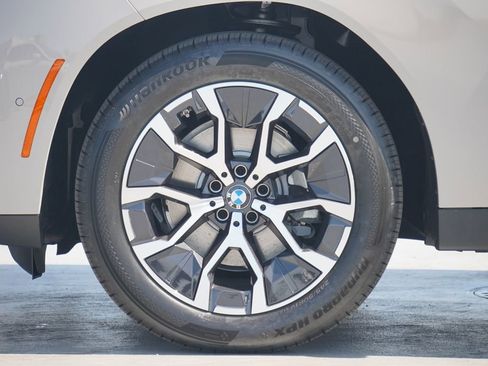 Used 2025 BMW X3 xDrive30i w/ Premium Package image 5