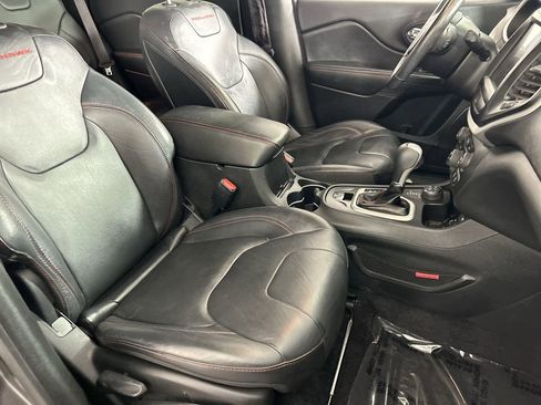 Used 2016 Jeep Cherokee Trailhawk w/ Comfort/Convenience Group AWD/4WD image 26