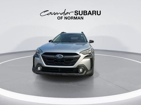 Used 2025 Subaru Outback Premium AWD/4WD image 4