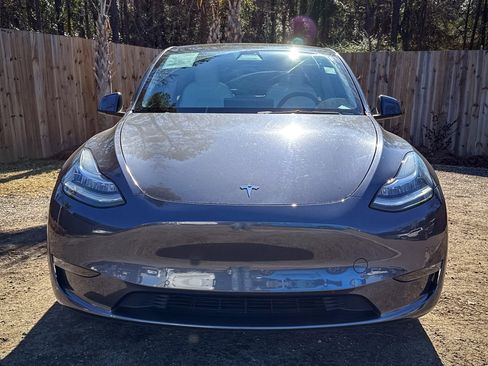 Used 2021 Tesla Model Y Long Range image 23