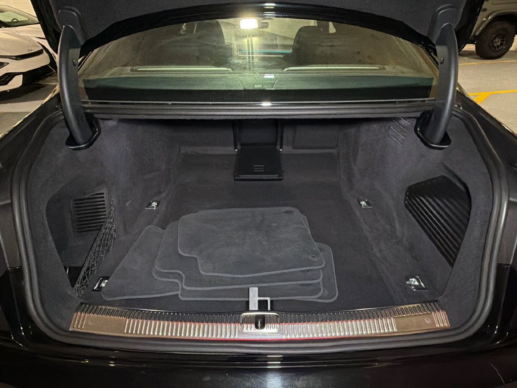 Used 2024 Audi S8 AWD/4WD image 5