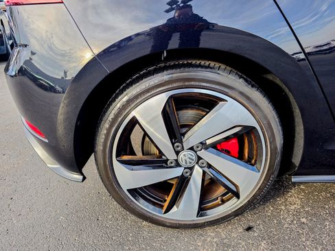 Used 2019 Volkswagen GTI SE image 23
