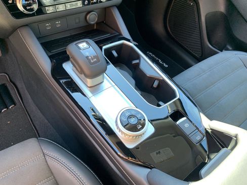 New 2025 Mitsubishi Outlander SE image 15