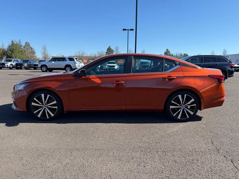 Used 2021 Nissan Altima 2.5 SR w/ SR Premium Package image 5