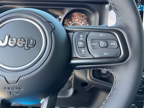 New 2025 Jeep Wrangler Unlimited Rubicon w/ Technology Group image 21