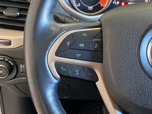 Used 2015 Jeep Cherokee Latitude w/ Cold Weather Group image 17