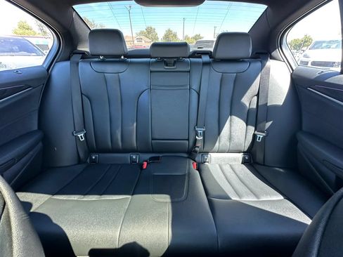Used 2018 BMW 530i xDrive AWD/4WD image 16