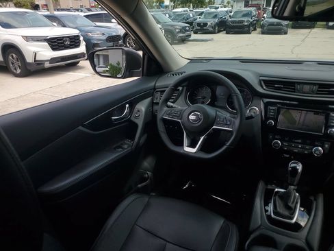 Used 2019 Nissan Rogue SL w/ Premium Package FWD image 23