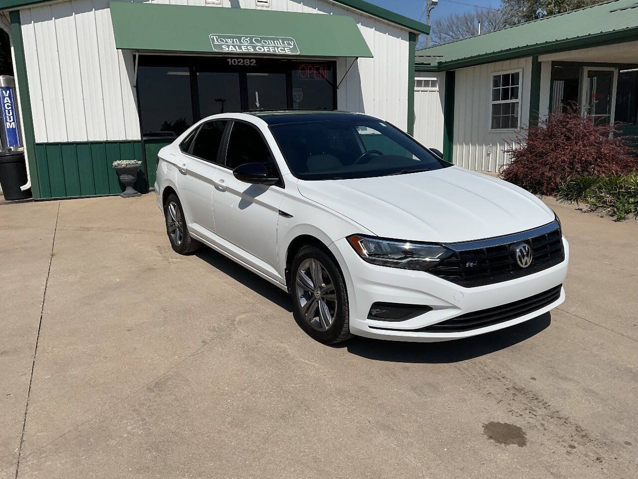 Used 2019 Volkswagen Jetta R-Line FWD image 3