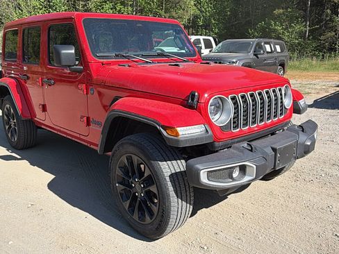 Used 2025 Jeep Wrangler Unlimited Sahara w/ Safety Group AWD/4WD image 5