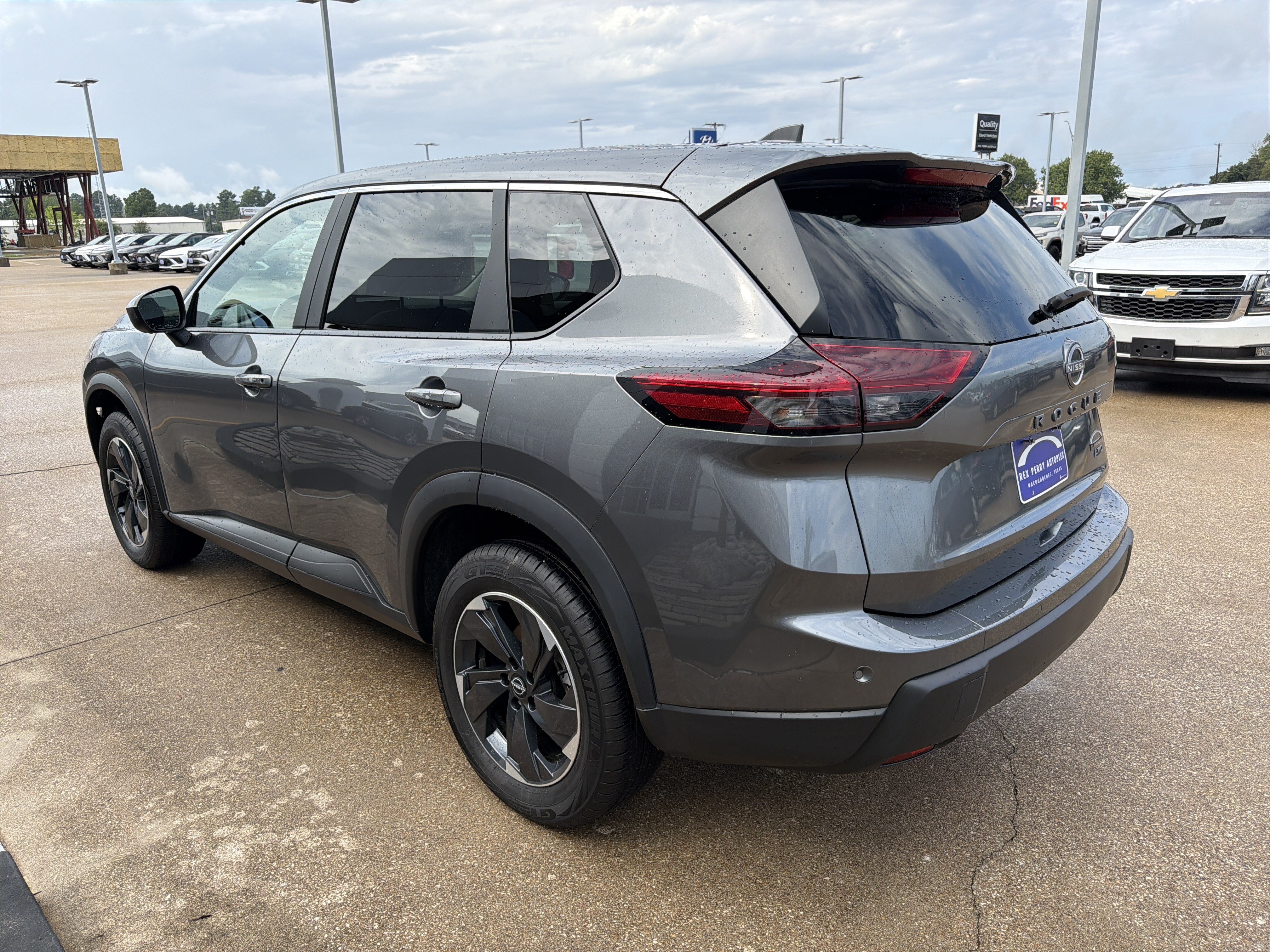 Used 2025 Nissan Rogue SV AWD/4WD image 4