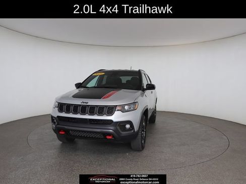 Used 2025 Jeep Compass Trailhawk AWD/4WD image 1