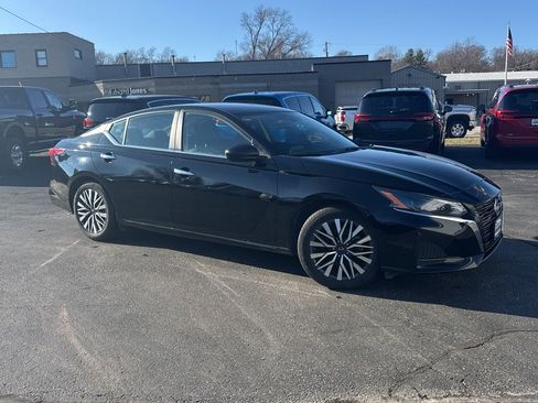 Used 2024 Nissan Altima 2.5 SV image 7