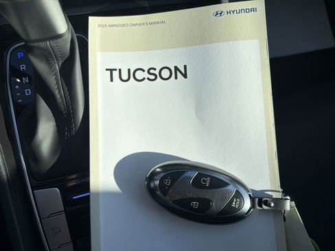 Used 2025 Hyundai Tucson SE image 33