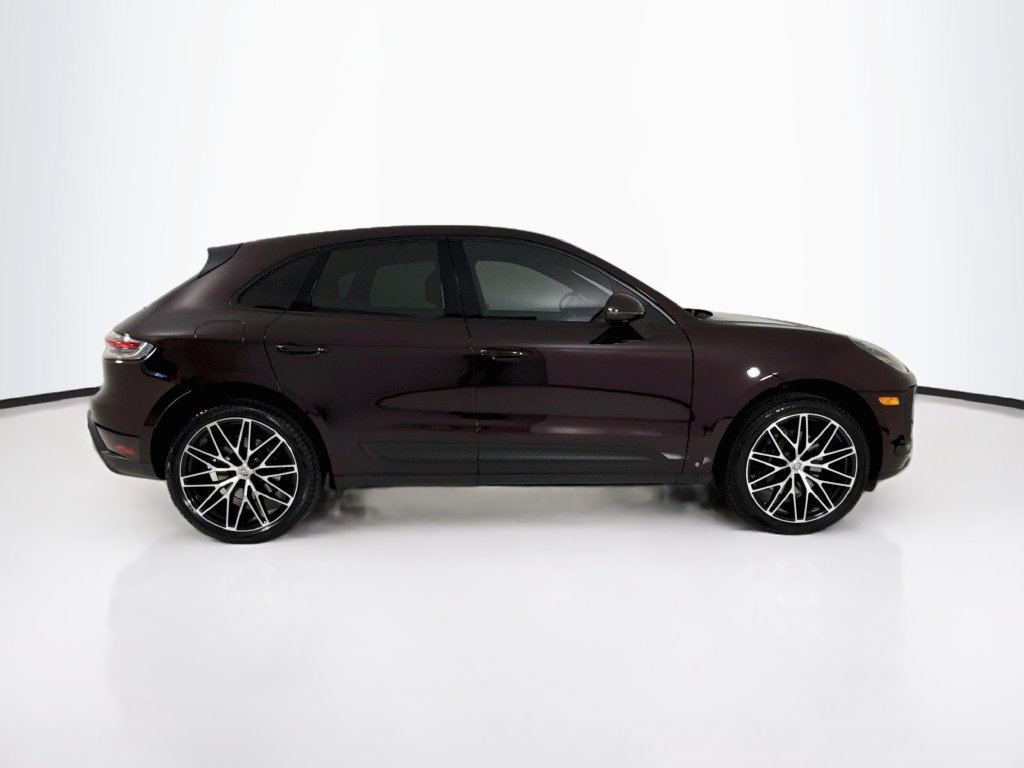 Certified 2025 Porsche Macan AWD/4WD image 8