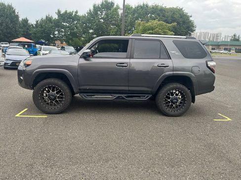 Used 2018 Toyota 4Runner TRD Off-Road AWD/4WD image 4