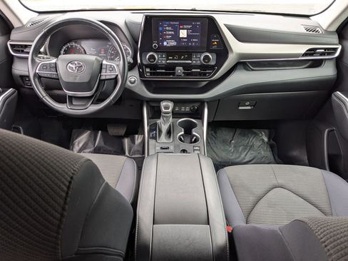 Used 2023 Toyota Highlander LE image 31