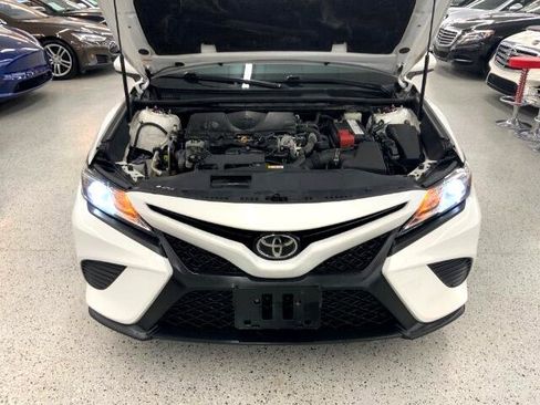 Used 2018 Toyota Camry SE image 32
