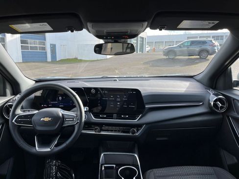 Used 2025 Chevrolet Equinox LT image 33