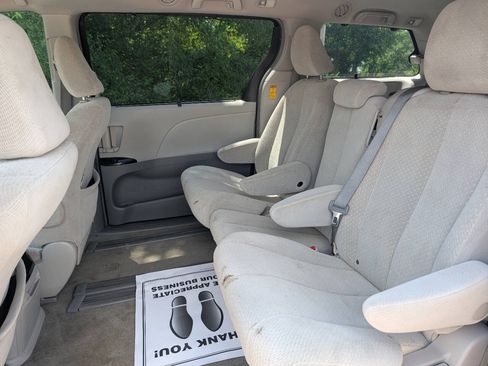 Used 2014 Toyota Sienna LE FWD image 4