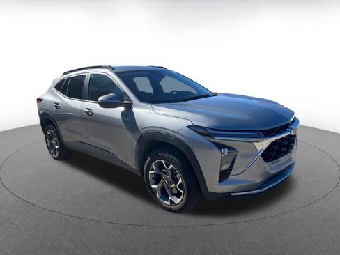 Used 2025 Chevrolet Trax LT image 1