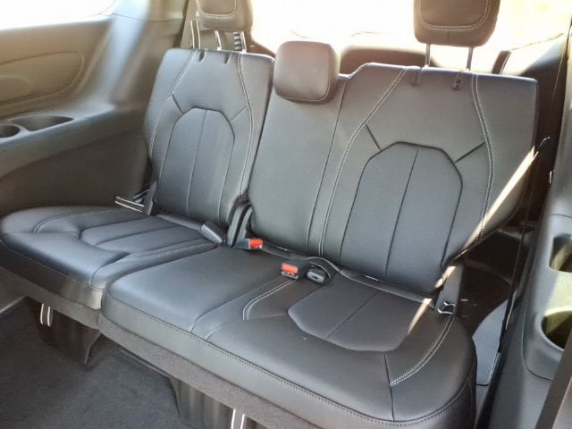 New 2027 Chrysler Pacifica Select FWD image 11